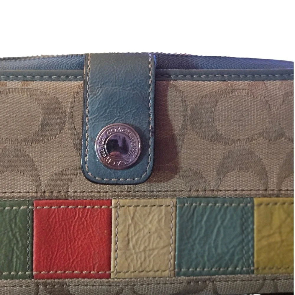 Coach Signature Striped Zip Around Wallet Beige Blue Leather‎